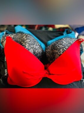 36DD Bra Bundle – NWT La Vie en Rose + Victoria’s Secret 36DD